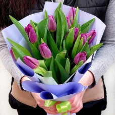 11 фиолетовых тюльпанов 